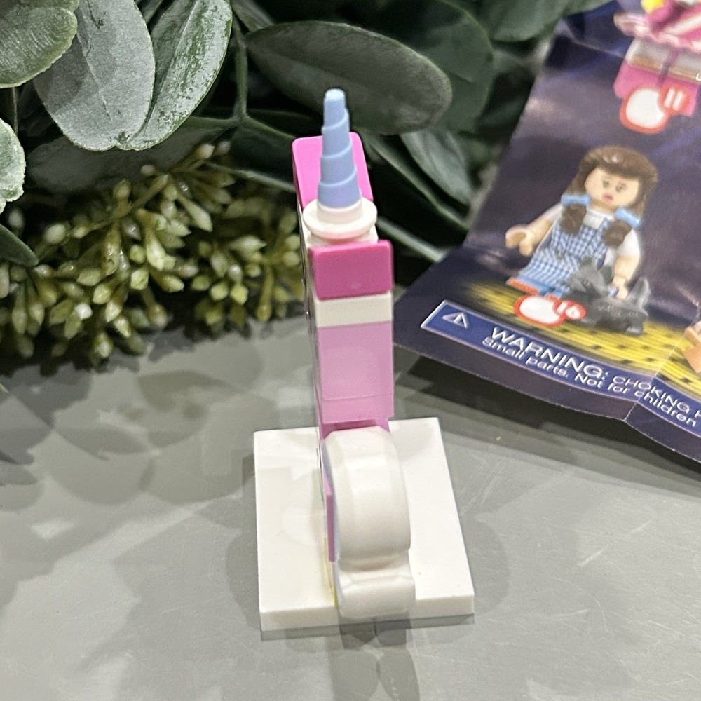 The LEGO Movie 2 Minifigures Series 71023 Pink Unikitty Minifigure Mini Build - Picture 3 of 6